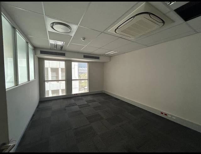 386.50M² BUILDING TO LET IN FORESHORE